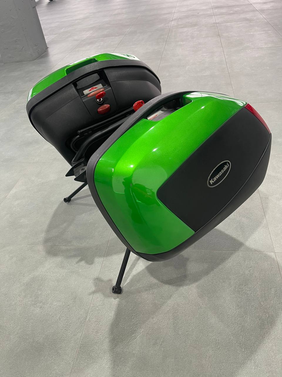 Кофри , кріплення та підсвітка номерів Kawasaki Ninja 400-650